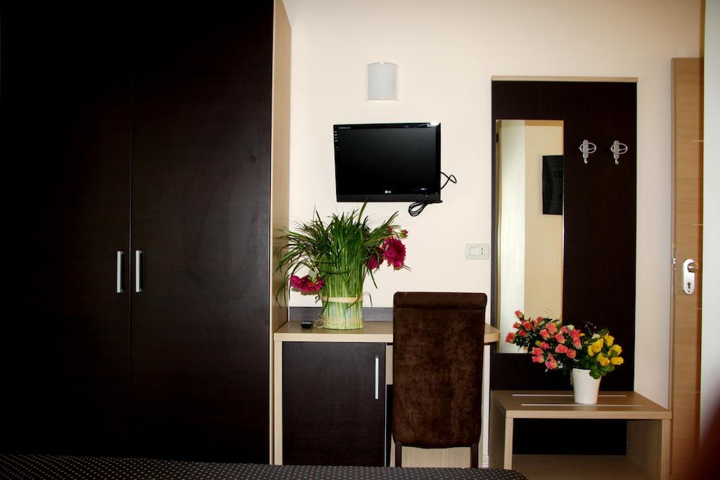 Hotel Monica Cervia Zimmer foto